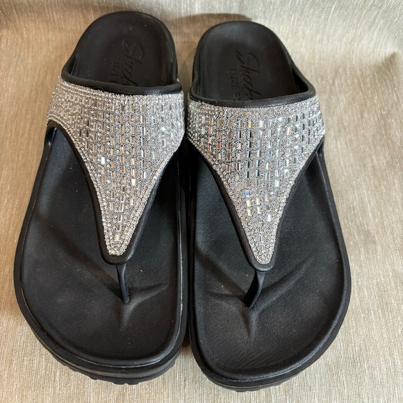 SKECHERS Sz 11 Cali Rhinestone Faux Diamond Luxe Foam Slip On Toe Post Sandals - Picture 2 of 9